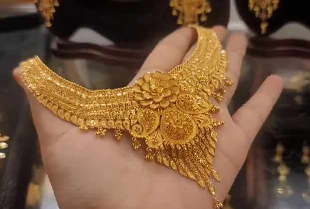 latest gold necklace design images for wedding