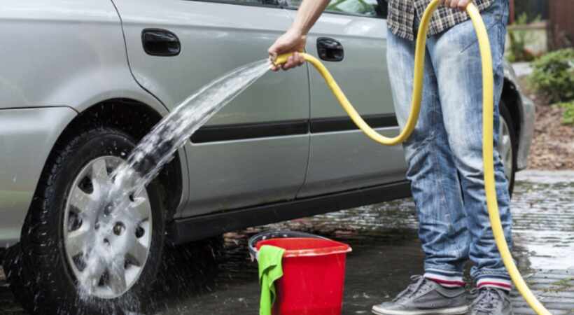 22 fined Rs 1.1 lakh for washing cars with water in Bengaluru