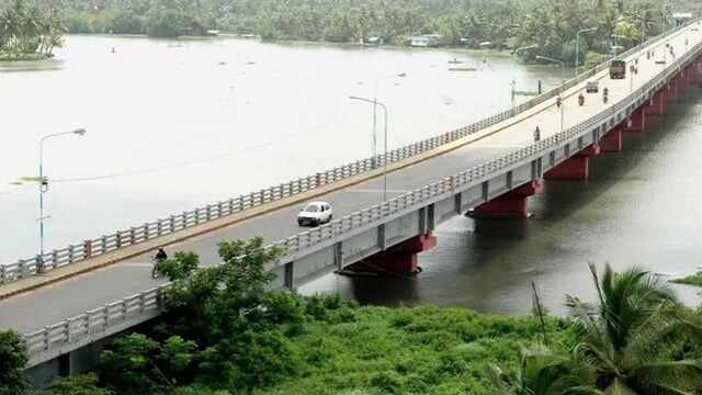 kundannoor bridge.jpg