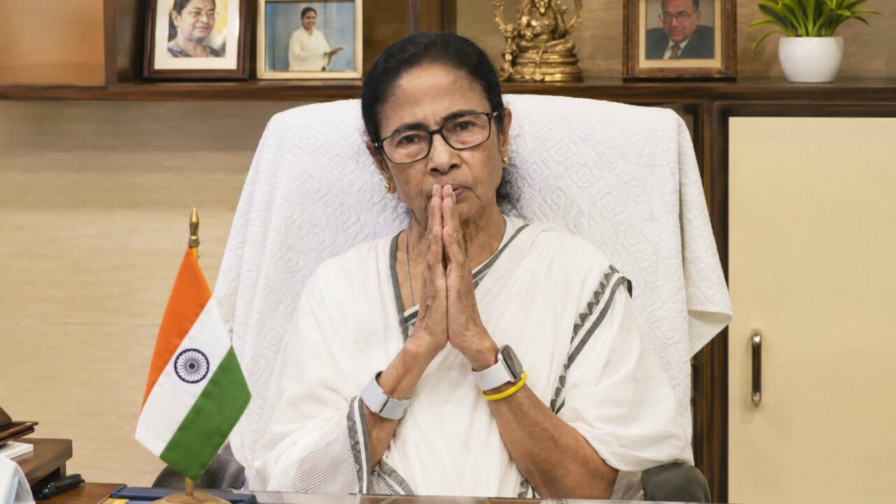 ‘കടുവയെ പോലെ പോരാടുന്നു’: അഭിഷേക് ബാനർജിക്കൊപ്പം മമത; തൃണമൂൽ വീണ്ടും പണിയുമെന്ന് പ്രഖ്യാപനം